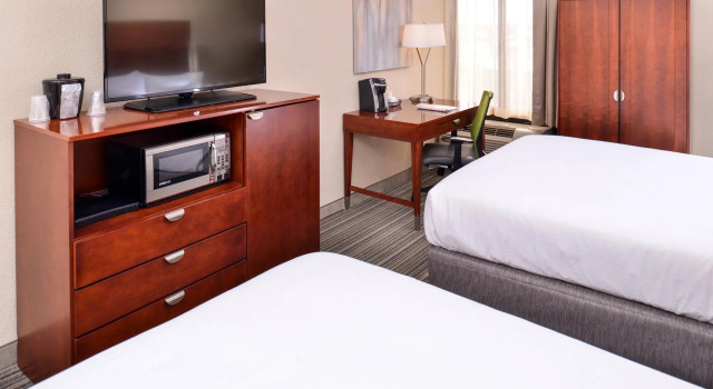 Четырёхместный номер Standard Holiday Inn Express Rochester - University Area by IHG