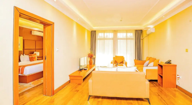 Полулюкс с балконом M Apartments & Hotel