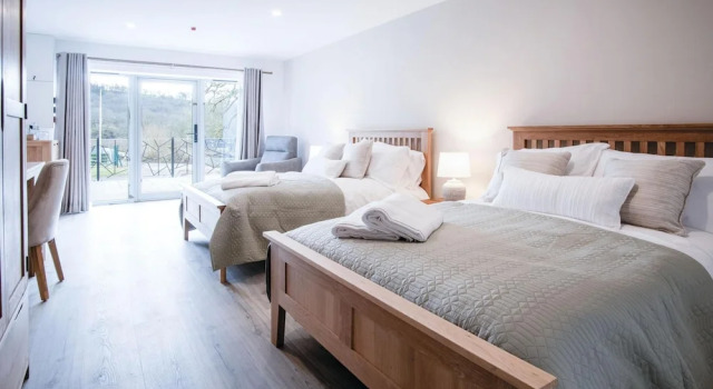 Suite 8 - Sleeping Giant Hotel - PEN Y CAE Inn