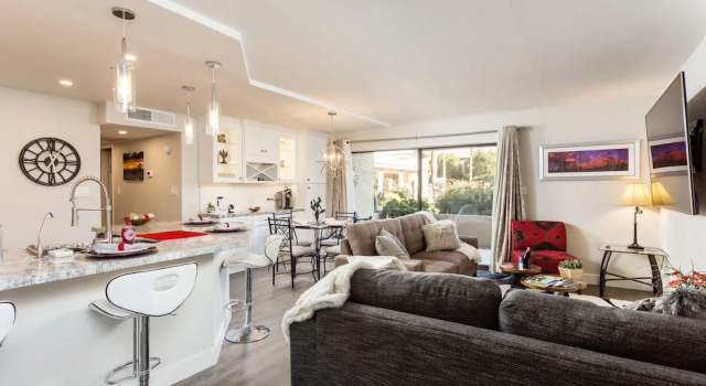 Via De Royal 2 BR by Casago, Забронировать Отель Скотсдейл Phoenix Metropolitan Area, рядом с Солт Ривер Филдс эт Талкинг Стик