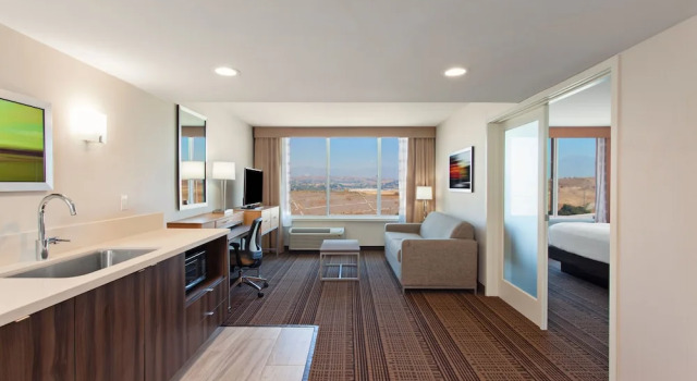 Люкс c 1 комнатой Holiday Inn Diamond Bar - Pomona by IHG
