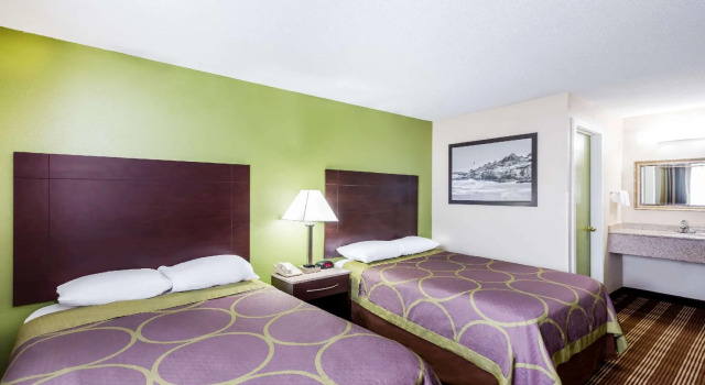 Четырёхместный номер Standard Super 8 by Wyndham Bangor