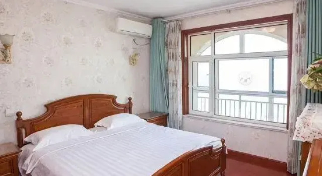 Люкс с 3 комнатами с видом на сад 1 Minute Seaview Apartment