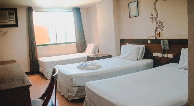 Трёхместный номер Standard Country Village Hotel