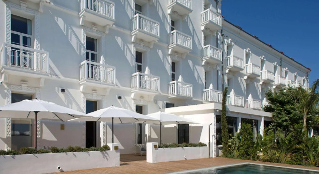 Двухместный номер Deluxe с видом на море Grand Hotel Des Sablettes Plage, Curio Collection By Hilton