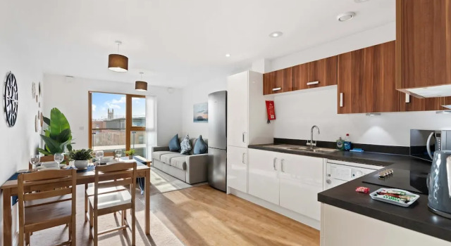 Апартаменты Brighton Getaway - Modern Apartment With Balcony