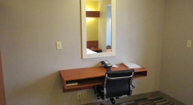 Четырёхместный номер Standard Microtel Inn & Suites by Wyndham New Ulm