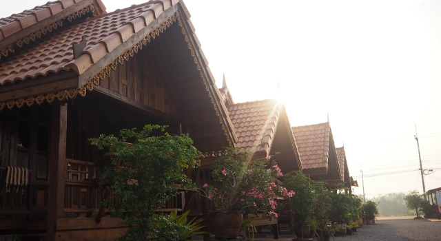 Khum Tewa Sakonnakhon Hotel, Varaa Hotelli Hotellit North-Eastern Thailand pysäköinnillä, Pysäköinti