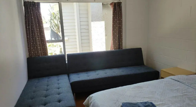 Small 2 bedroom flat 7a Rangiatea Road