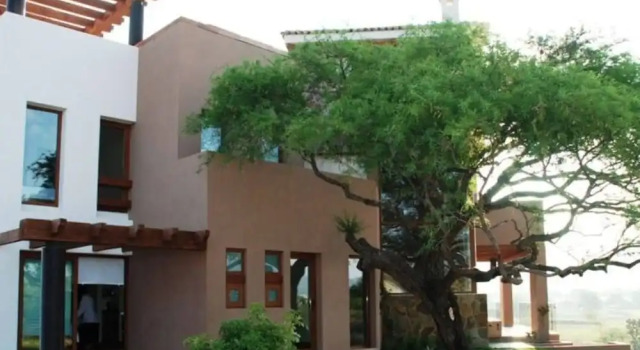 Serene Oasis in San Miguel de Allende 6-bedroom Villa With Hot Tub, Забронировать Вилла Виллы Сан-Мигель-де-Альенде, рядом с Public library, Вилла