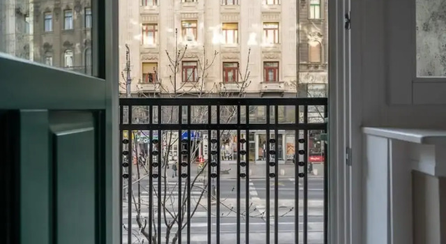 Karoly Boutique Suites, Best Location by BQA, Забронировать Бутик-отель Бизнес-отели Будапешта, рядом с Станция метро Vorosmarty Square, 4* 5*