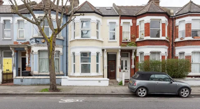 Clapham 2Bed with Patio by BaseToGo, Забронировать Отель Бизнес-отели Лондона, рядом с Центр искусства Battersea, 4* 5*