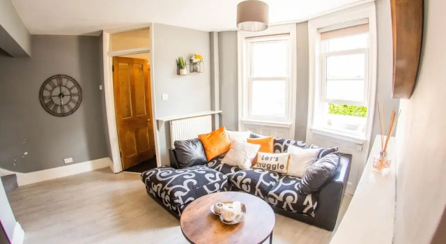 Stunning 3-bed House in Brighton, Забронировать Отель Отели Исторического графства Суссекса с парковкой, Парковка