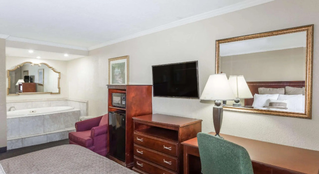 Номер Deluxe Days Inn by Wyndham Destin