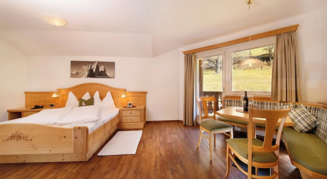 Двухместный семейный номер Standard Hotel Hubertusstube