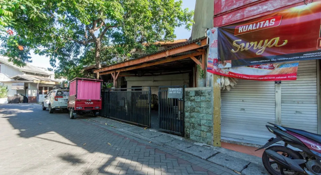 OYO Life 94040 Agung Home Stay, Book Hotel Billige hoteller i Sukolilo