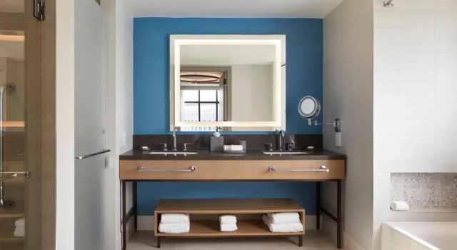 Четырёхместный номер Premium Loews Coral Gables Hotel