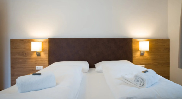 Central Lake View Suites Villa Julia by we rent, Rezerwuj Willa Hotele w Salzburg z parkingiem, Parking