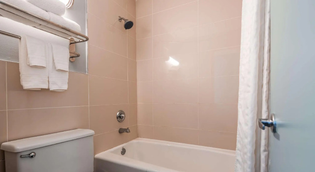 Четырёхместный номер Standard Quality Inn Jacksonville South