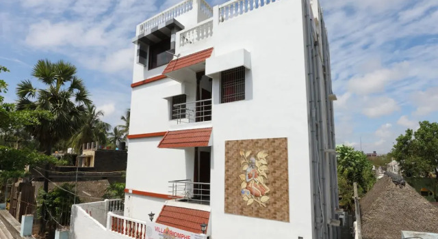 OYO 11582 Villa Triomphe