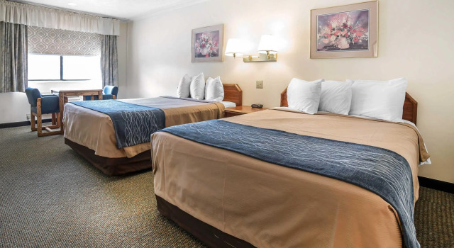 Четырёхместный номер Standard Rodeway Inn & Suites Pronghorn Lodge Lander
