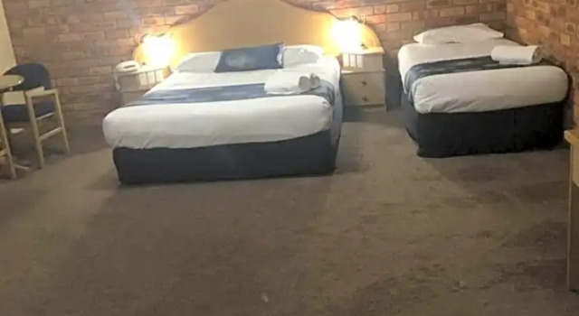 Люкс Pines Country Club Motor Inn