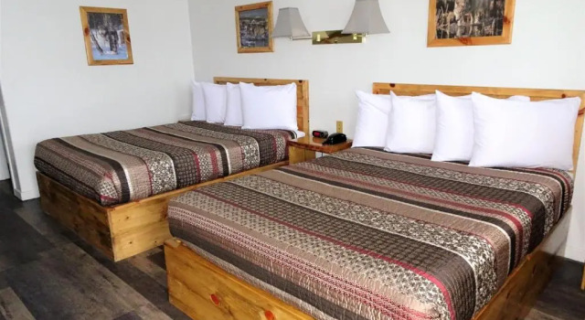 Четырёхместный номер Standard Eagles Nest Motel