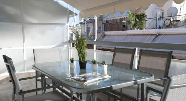 Апартаменты Kolonos - A Renovated Apartment