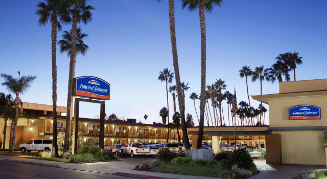 Howard Johnson by Wyndham San Diego Sea World, Забронировать Отель Midway-Pacific Highway Сан-Диего, рядом с Mason Street School