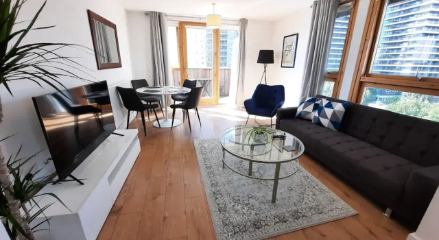 Апартаменты Comfort с 2 комнатами с балконом и с видом на город Cubo Canary Wharf