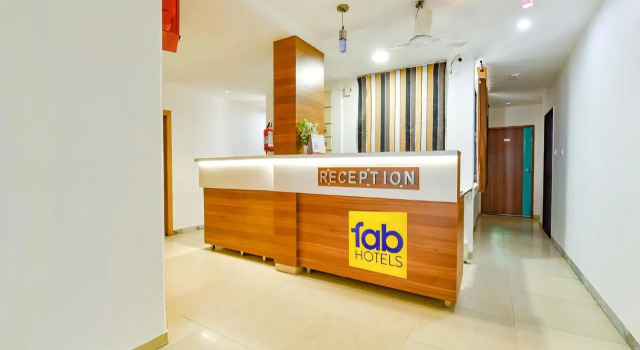 FabHotel Raj Ratna - Nr Ashram Road, Забронировать Отель Отели Ахмадабад 3 звезды, рядом с Sabarmati Riverfront, 3*