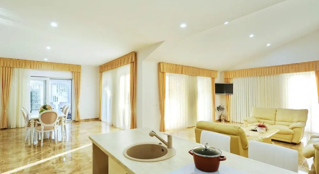 Villa With 4 Bedrooms in Vir, With Wonderful sea View, Private Pool, Furnished Terrace Near the Beach, Забронировать Вилла Отели Zadar Islands с бассейном, Бассейн