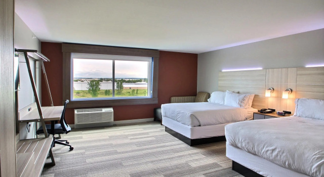 Четырёхместный номер Standard Holiday Inn Express & Suites Fond Du Lac by IHG