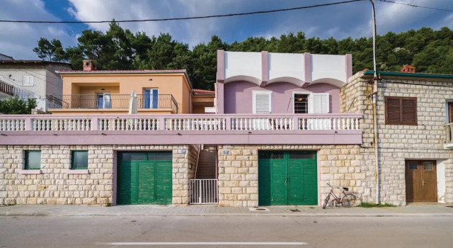 Nice Apartment in Novigrad With 4 Bedrooms, Varaa Huoneisto Novigrad Kroatia