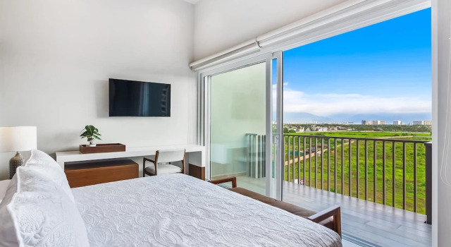 Modern Condo With Breathtaking Views, Infinity Pool, and en Suite Bedrooms