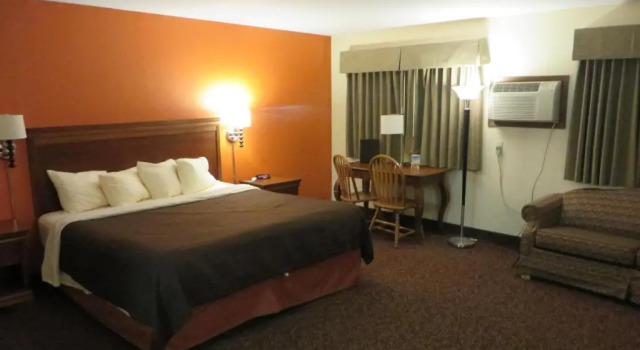 Номер Standard AmericInn by Wyndham Forest Lake