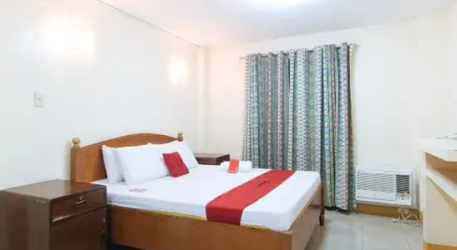Люкс RedDoorz @ Golden Park Inn La Union