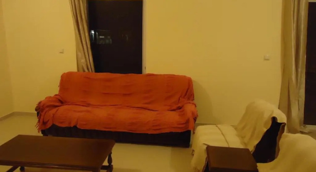 4 Beds, 1 Crib