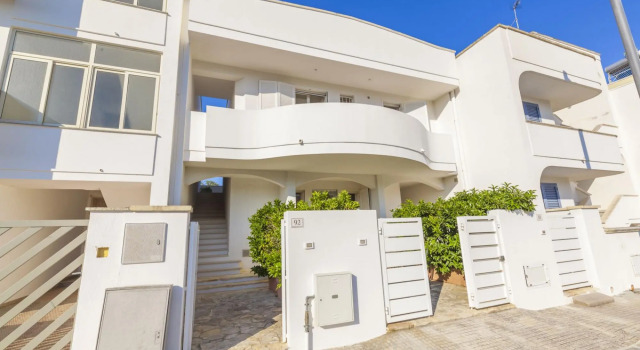 Holiday home with sea-view terrace in Castro-Bellaria PP