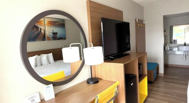 Четырёхместный номер Standard Days Inn by Wyndham Frankfort