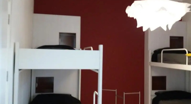 Кровать в общем номере Albergue Gran Canaria