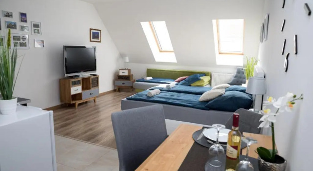 Kossuth Apartmanhaz, Rezervovat Hotel Tata 