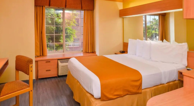Люкс H3 Inn & Suites - LAX Airport - Los Angeles