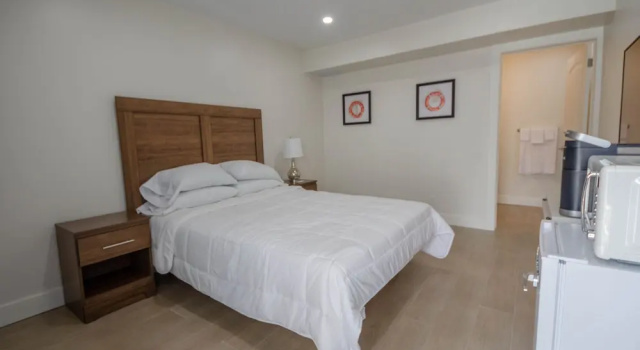Четырёхместный номер Standard Seaport Inn