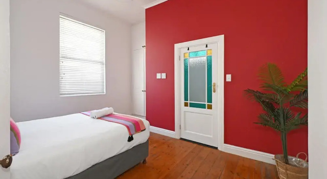 Elegant Three Bedroom Home, Забронировать Дом для отпуска Коттеджи Кейптауна, рядом с MyCiTi Station Gardens, Коттедж