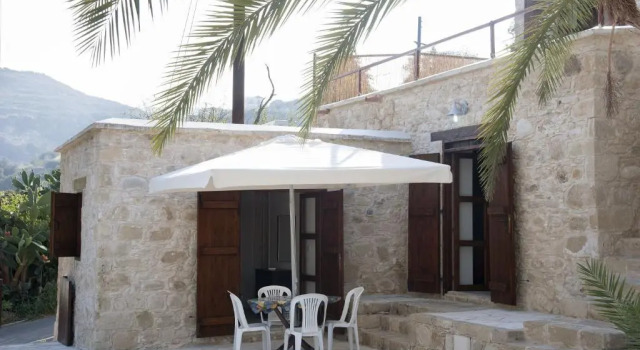 Palm Tree Oriental House and Homestay, Prenota Affittacamere Affittacamere a Steni, Affittacamere