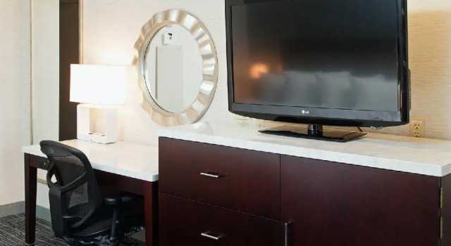 Четырёхместный номер Standard Crowne Plaza Springfield by IHG