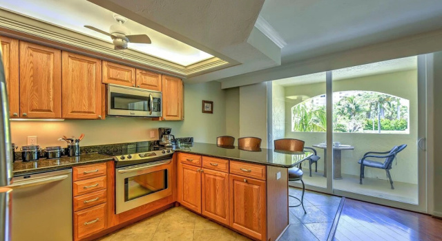 Апартаменты c 1 комнатой Marco Island Condo w/ Patio: Steps to Beach Access