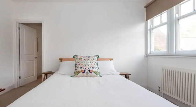 Bright 1 Bedroom Flat Near the Tube