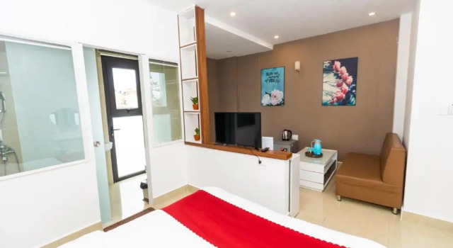 Двухместный номер Deluxe с балконом Ngàn Phố Studio & Love Hotel
